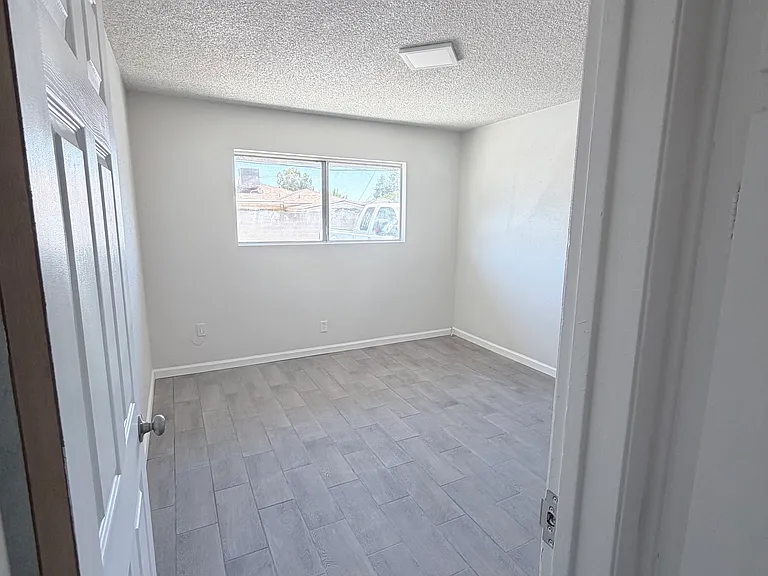 3412 N Chester Ave #C — Photo 14
