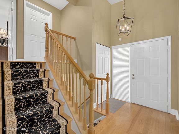 5th image of 19W187 Newport Ln