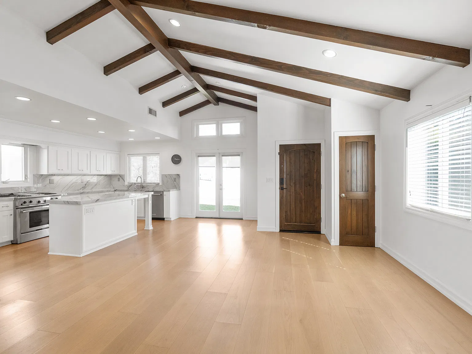4 bed, 1950 sqft, $8,000 — Photo 3