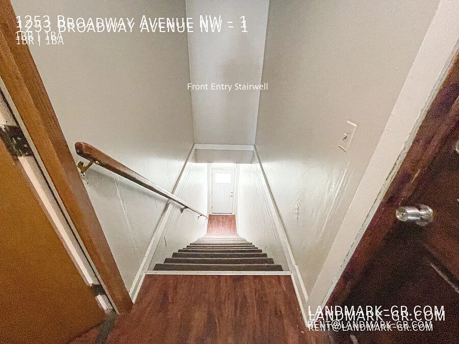 1253 Broadway Ave NW — Photo 2