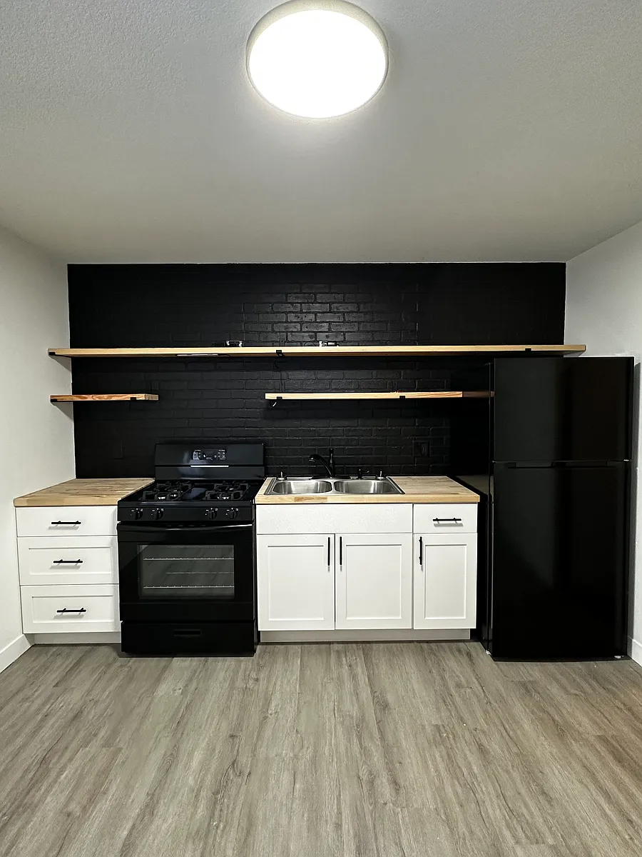 Building Photo - 2060 Whittier St #5
