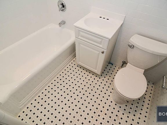 5th image of 309 W 99th St APT 4A1