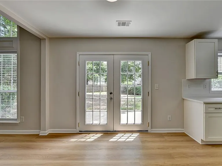 340 Waddington Trl — Photo 20