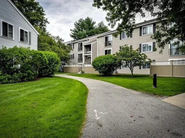 15 Village Way APT 8, Natick, MA 01760