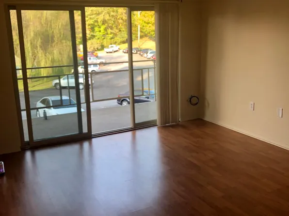 1175 Carriage Cir APT 204, Bristol, VA 24201