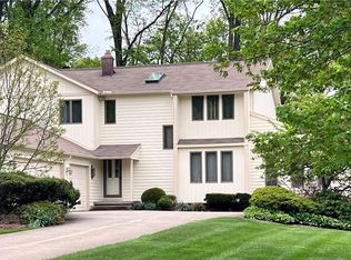 9529 Ledge Acres Rd, Macedonia, OH 44056