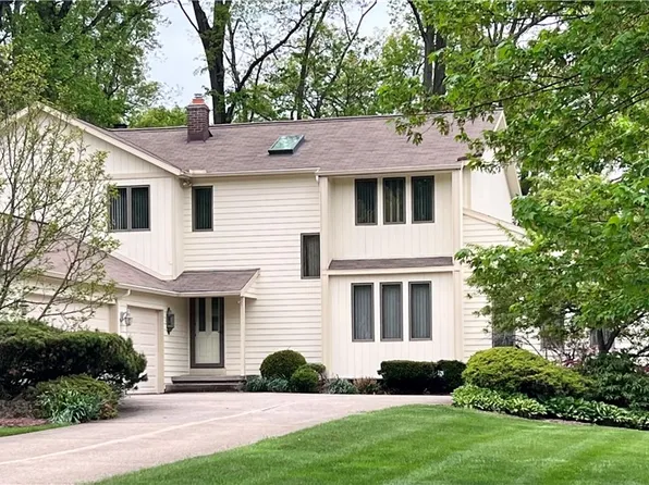 9529 Ledge Acres Rd, Macedonia, OH 44056