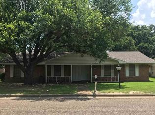 1801 S Florey Ave, Mt Pleasant, TX 75455