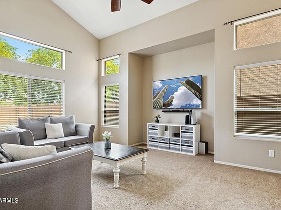 3rd image of 29860 W CLARENDON Avenue