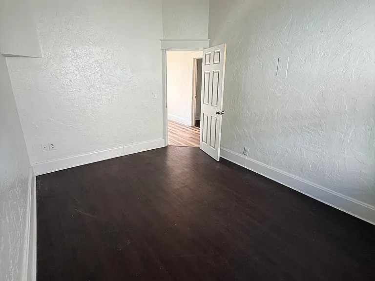 1428 W Central St — Photo 4