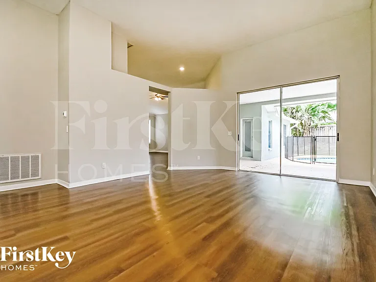 4413 Winding River Dr — Photo 5