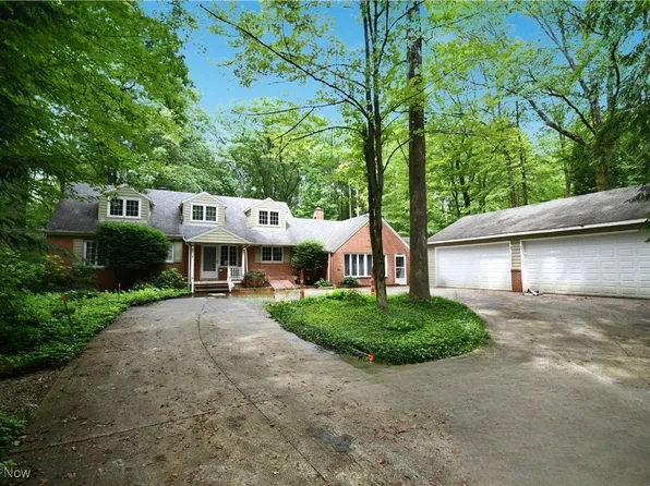 45 Sterncrest Dr, Moreland Hills, OH 44022