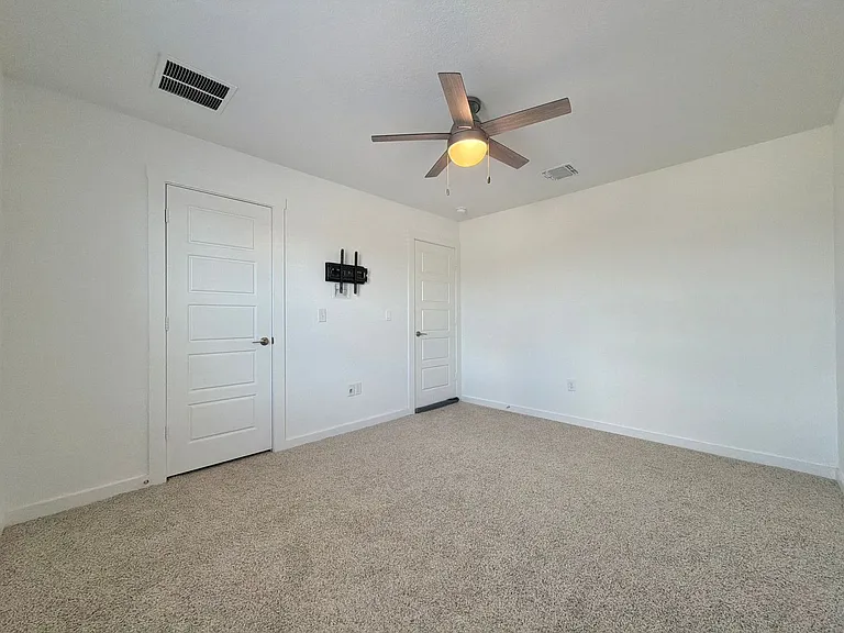 2901 Louris Ln — Photo 29