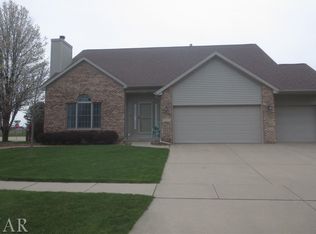 3312 Summerview Ln, Bloomington, IL