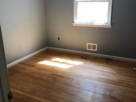 5th image of 647 Yetman Ave