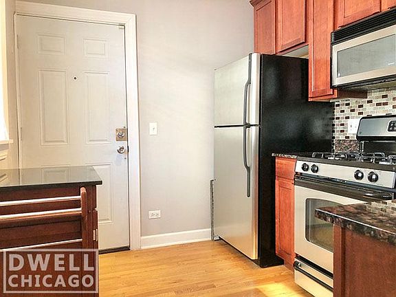 2nd image of 531 W Belmont Ave #1N