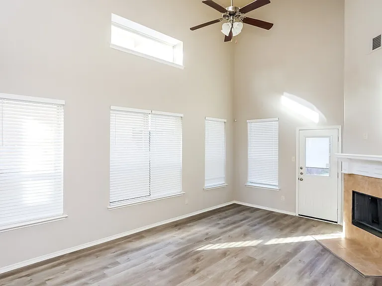 313 Haywood Cir — Photo 5