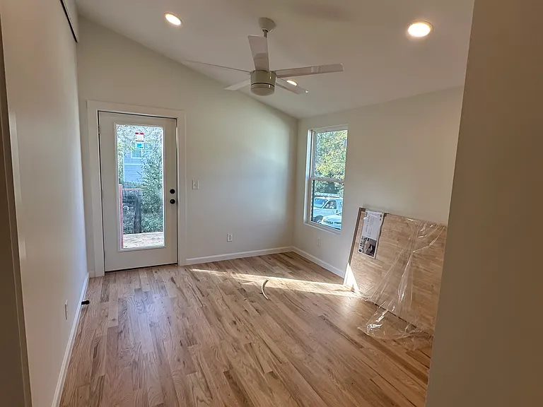 185 N Rocksprings St #B — Photo 5