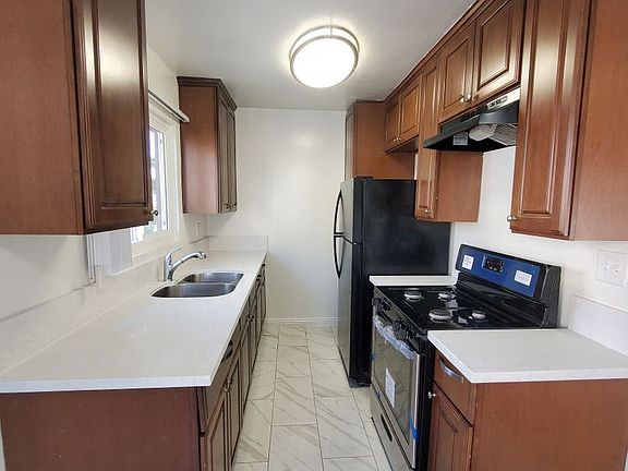 4th image of 1421 N Mansfield Ave APT 7
