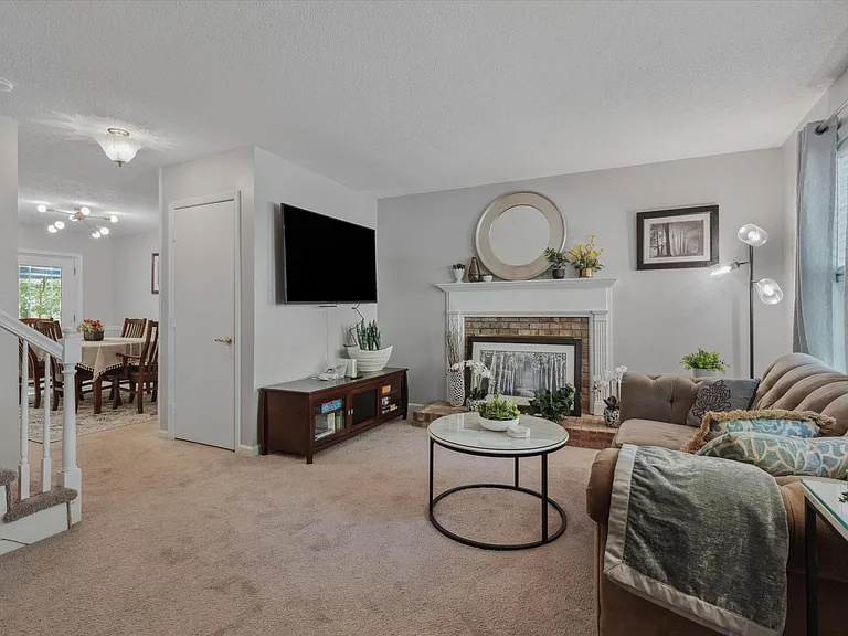 107 Barbary Ct — Photo 11