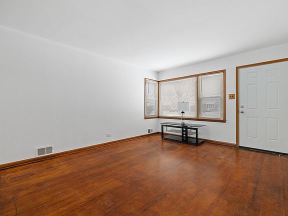 3rd image of 7931 Natoma Ave