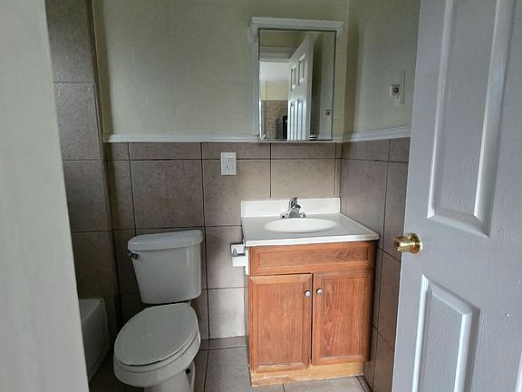 3rd image of 1109 SW Fort King St #1109