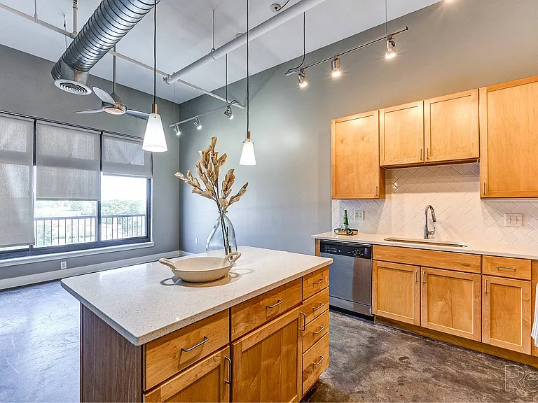 Zona Rosa Apartments — Photo 17