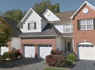 12 Surrey Ln, Flemington, NJ 08822