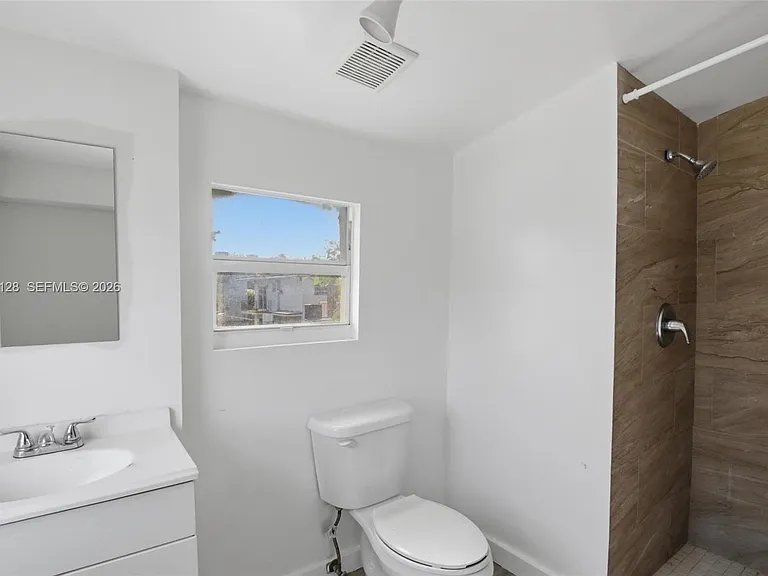 1035 NW 5th St #4 — Photo 14