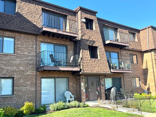 608 Cobblestone Cir APT E, Glenview, IL 60025
