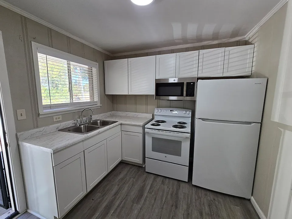 801 Maysville Rd NE