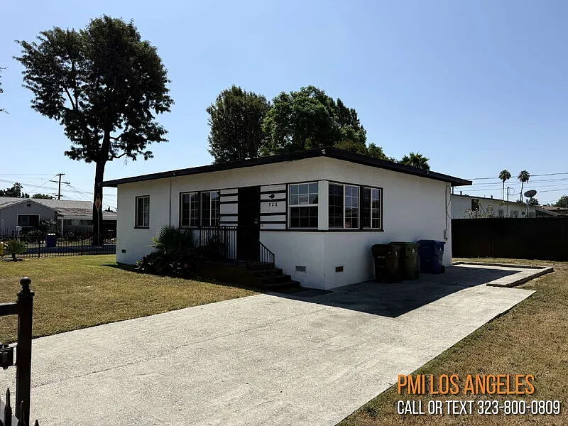 3 bed, 1.0 bath, 972 sqft, $3,300 — Photo 2
