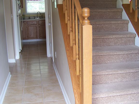 Front foyer/staircase