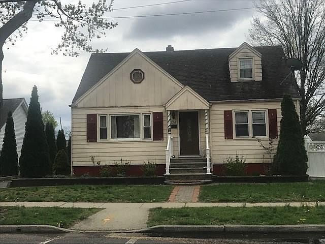2nd image of 324 W High St