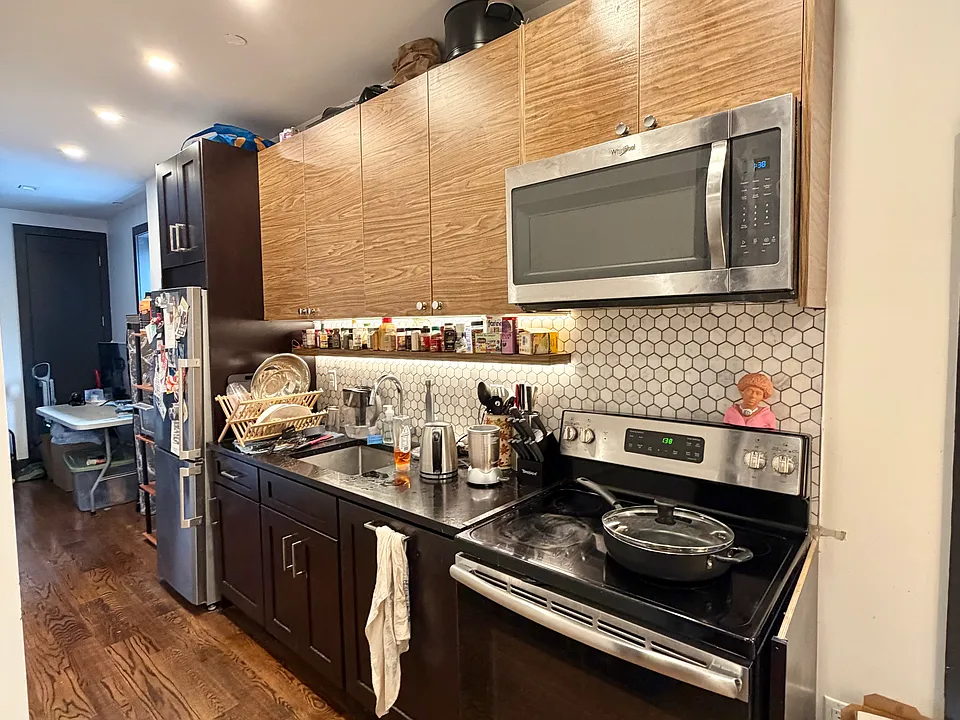 135 Woodbine St #2B