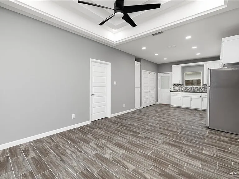 428 E Acacia St #4 — Photo 5
