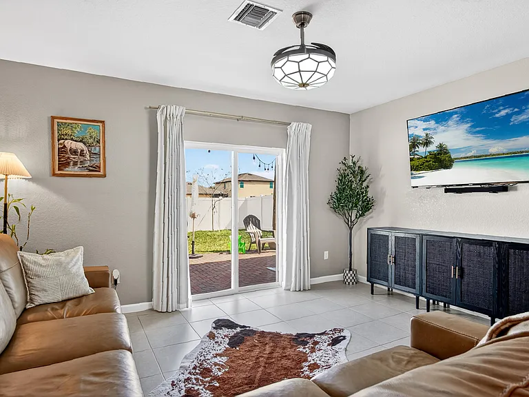 760 Carlyle Way — Photo 41