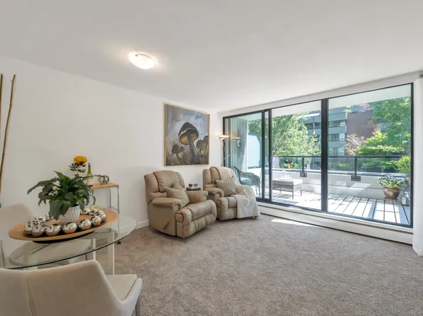 1330 Harwood St #203, Vancouver, BC V6E 1S8