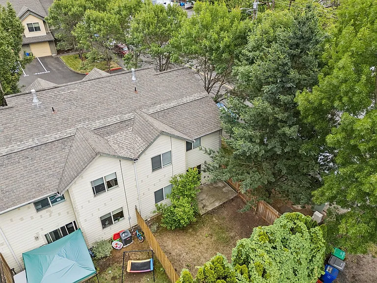 Roberts Court Townhomes — Photo 16