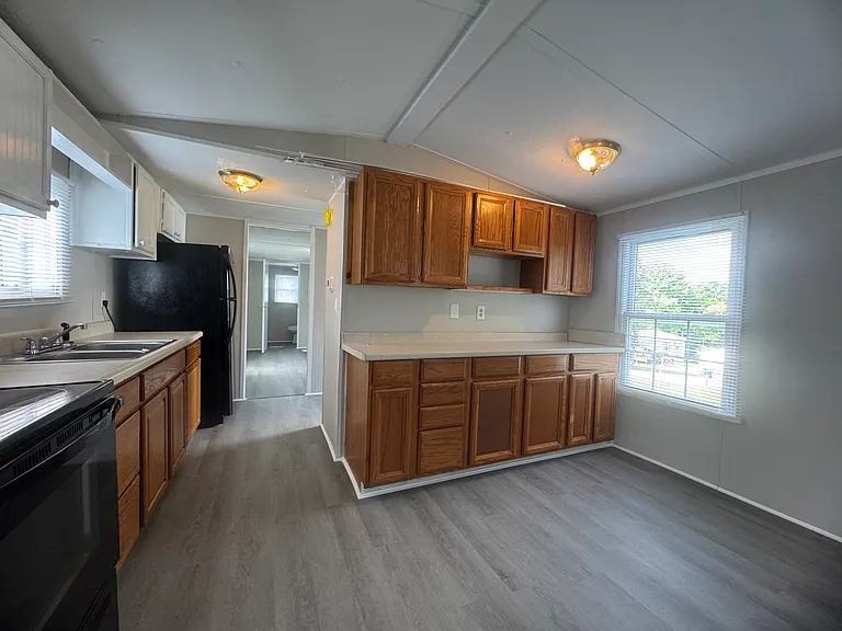 490 Harless St — Photo 4