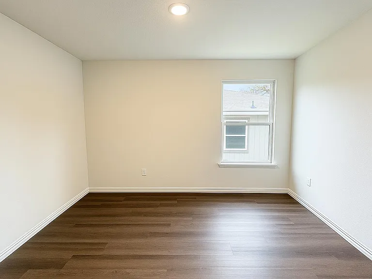 414 E Munson St — Photo 6