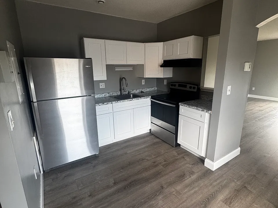 301 Main St #402