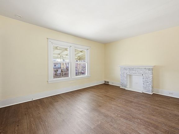 4th image of 324 Crestwood Ave APT 2