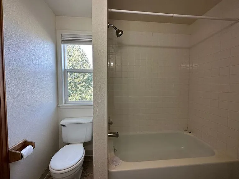 310 Buchanan Ct — Photo 15