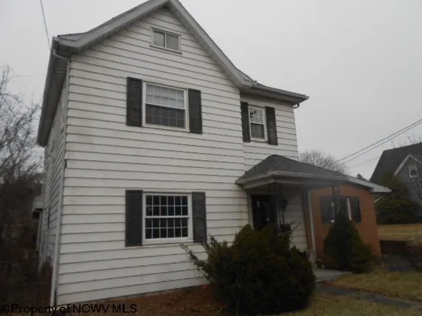 1113 Country Club Rd, Fairmont, WV 26554