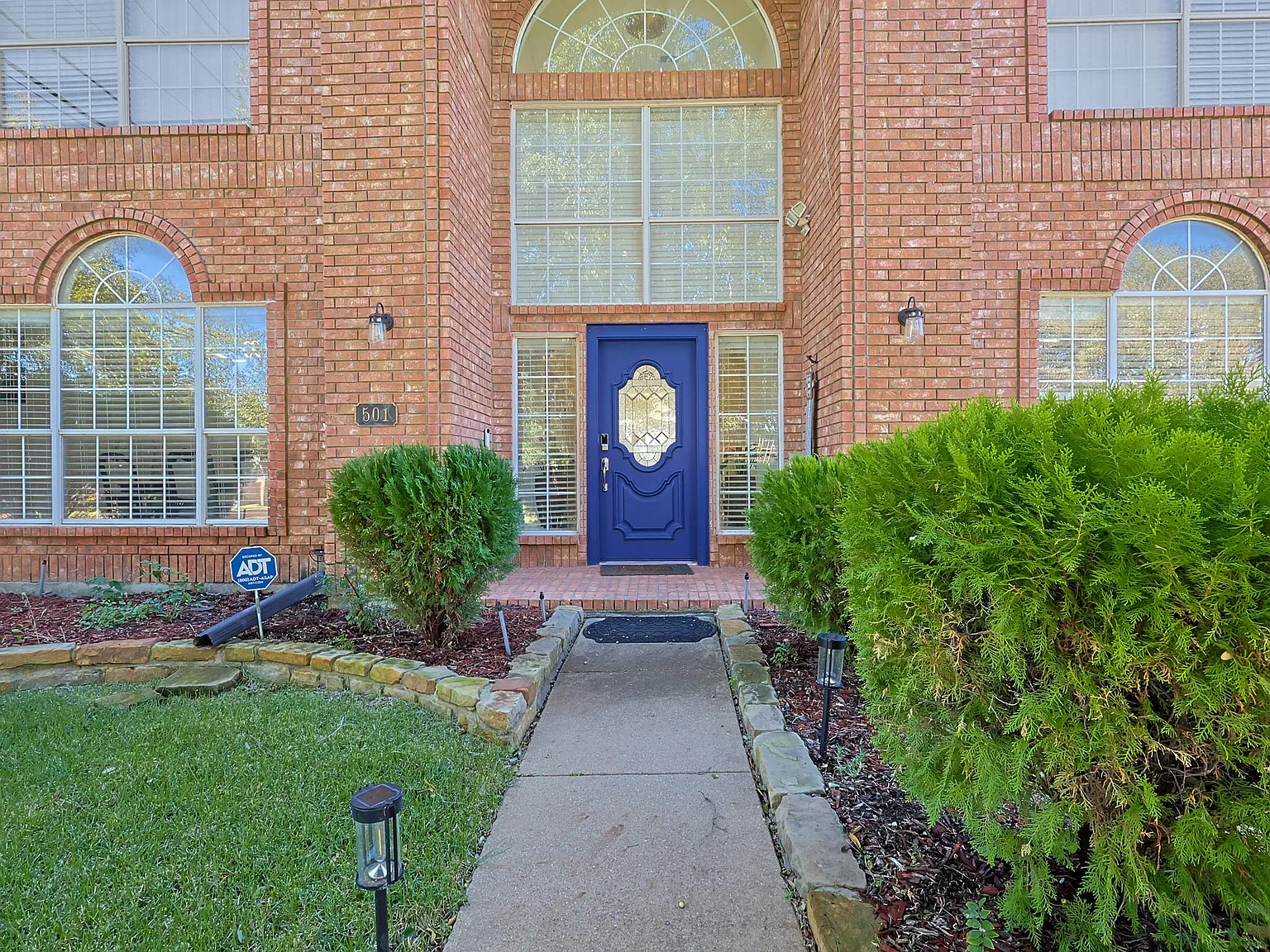 5 bed, 3983 sqft, $3,875 — Photo 4