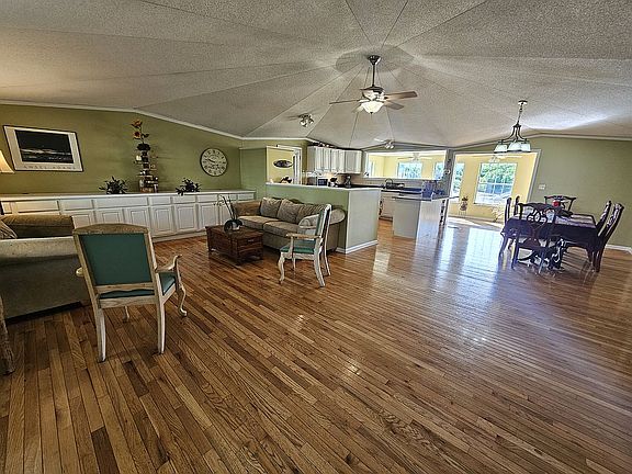 3rd image of 1682 Brookview Dr