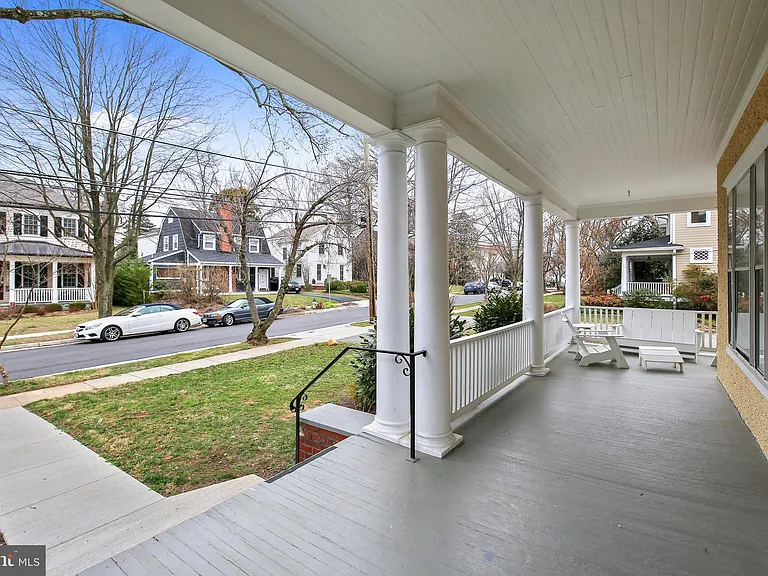 3515 Bradley Ln — Photo 2