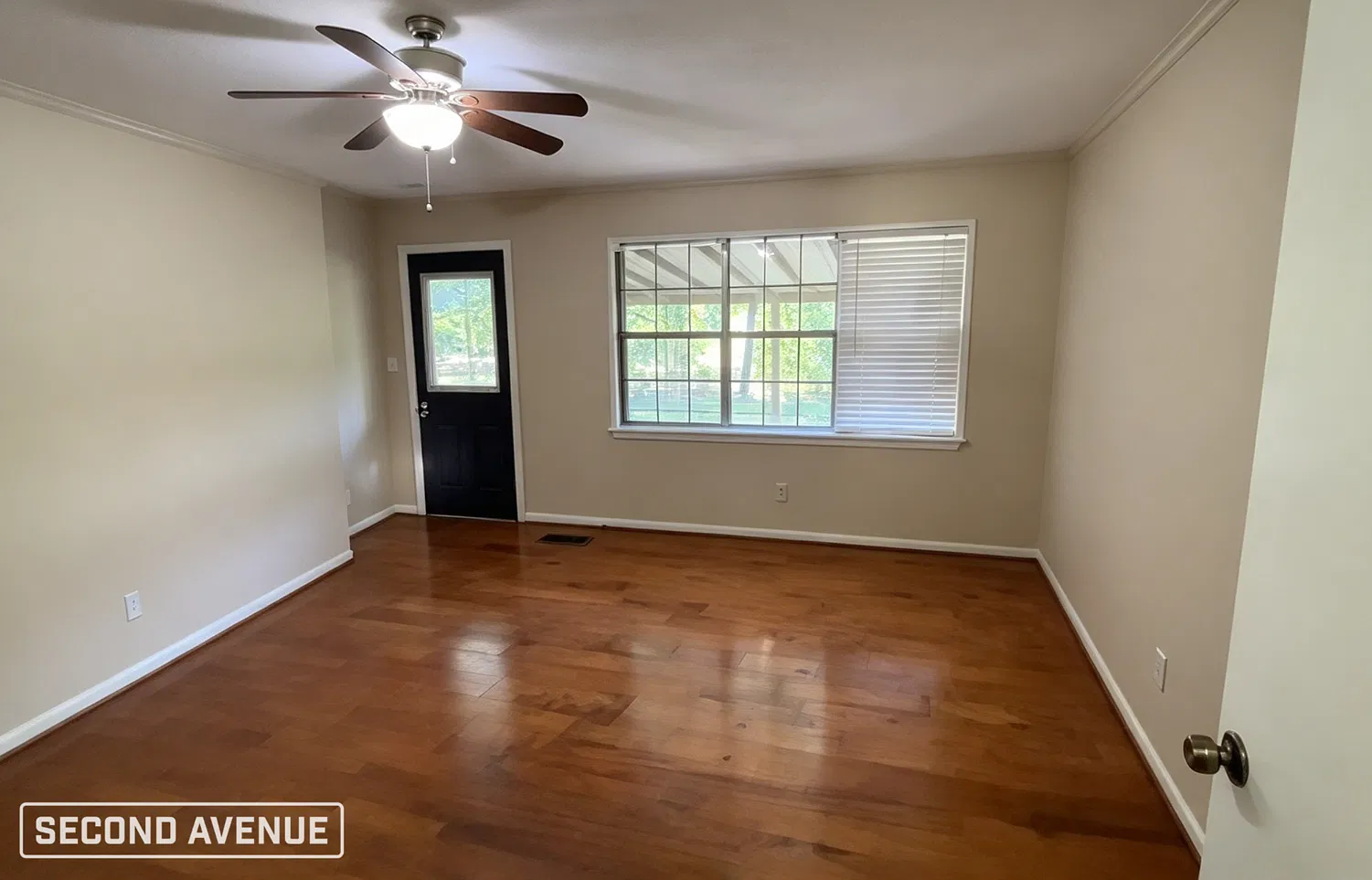 3 bed, 2.0 bath, 1877 sqft, $1,248 — Photo 2