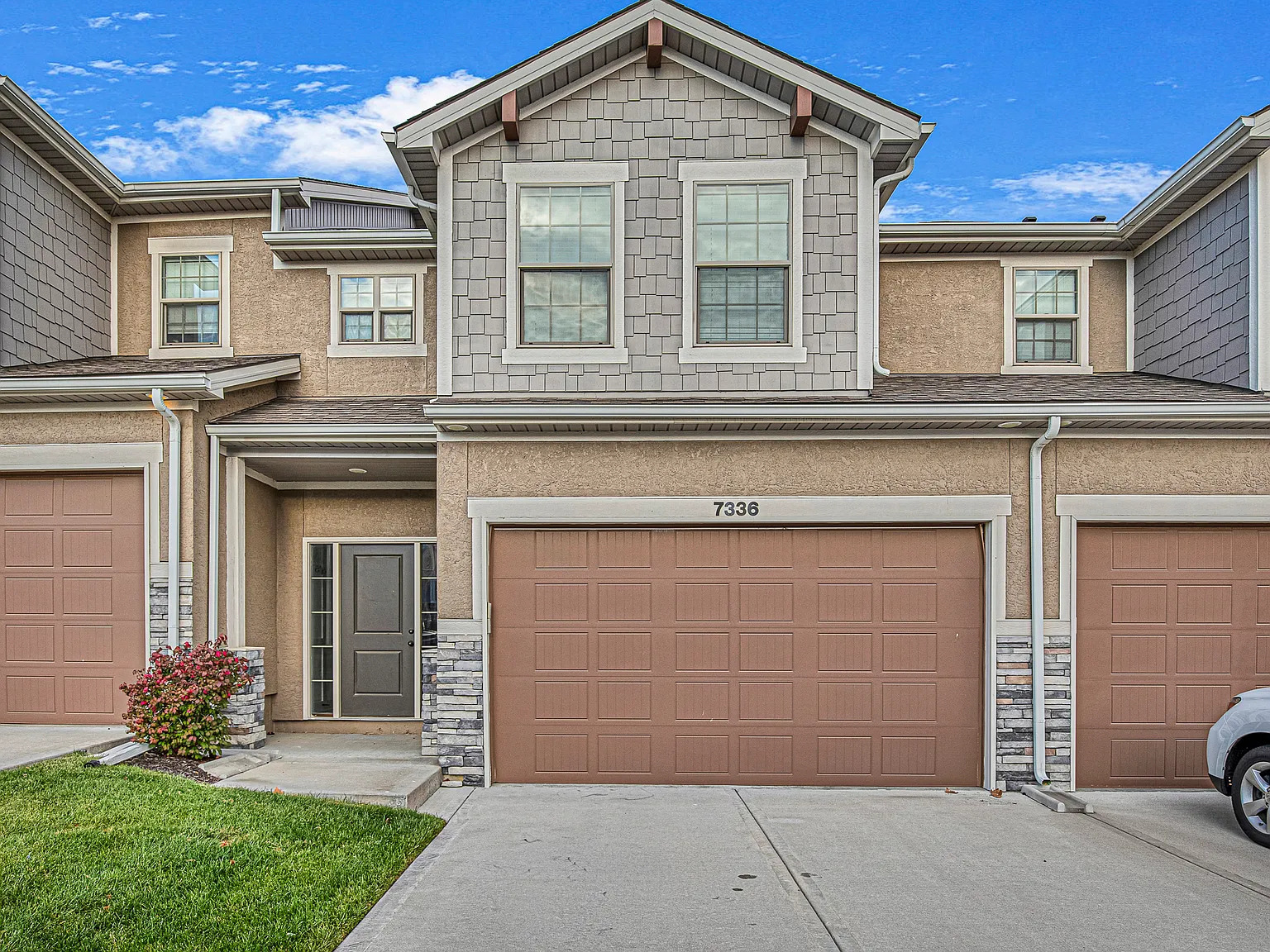 3 bed, 2.5 bath, 1557 sqft, $2,250 — Photo 2